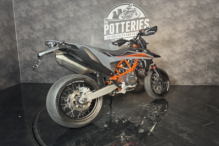 2021 KTM 690 SMC R, Orange - photo 6