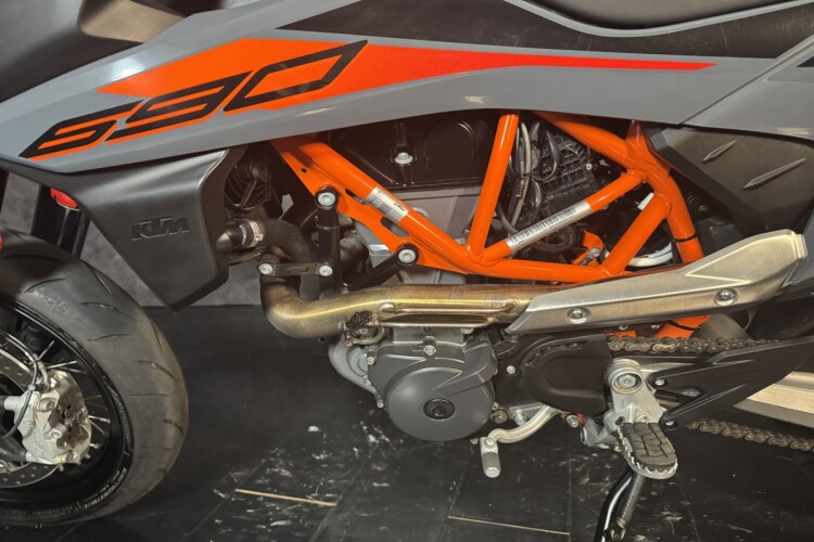 2021 KTM 690 SMC R, Orange - photo 9