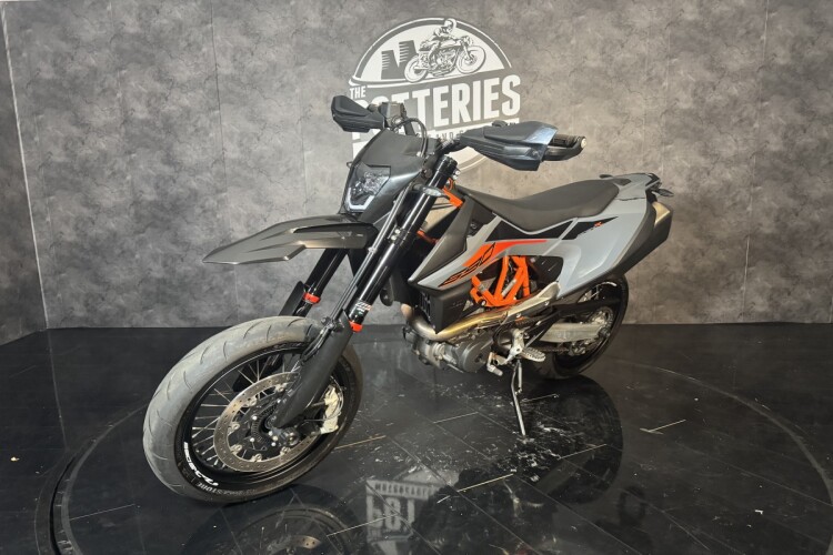 2021 KTM 690 SMC R, Orange - photo 11
