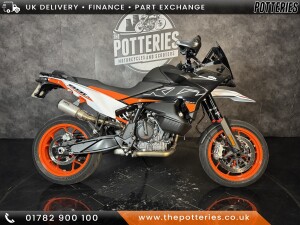2025 KTM 890 SMT, Orange