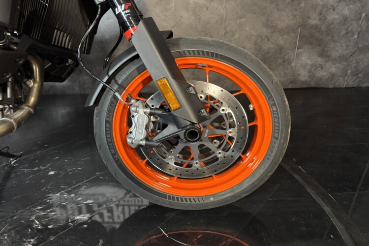 2025 KTM 890 SMT, Orange - photo 3