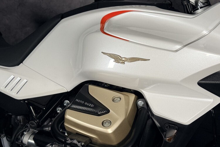 2023 MOTO GUZZI V100 MANDELLO, White - photo 4