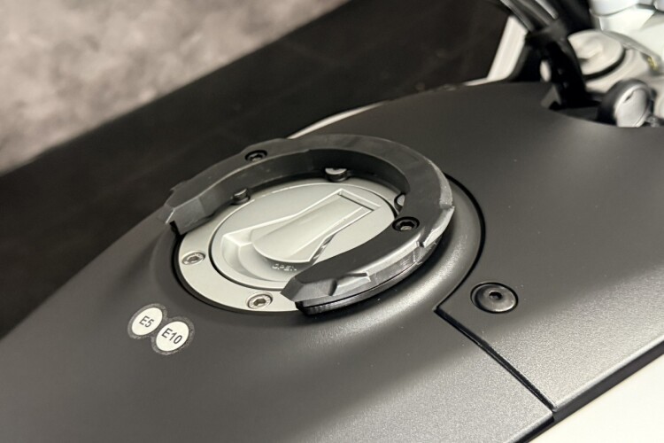 2023 MOTO GUZZI V100 MANDELLO, White - photo 5