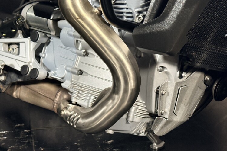2023 MOTO GUZZI V100 MANDELLO, White - photo 8