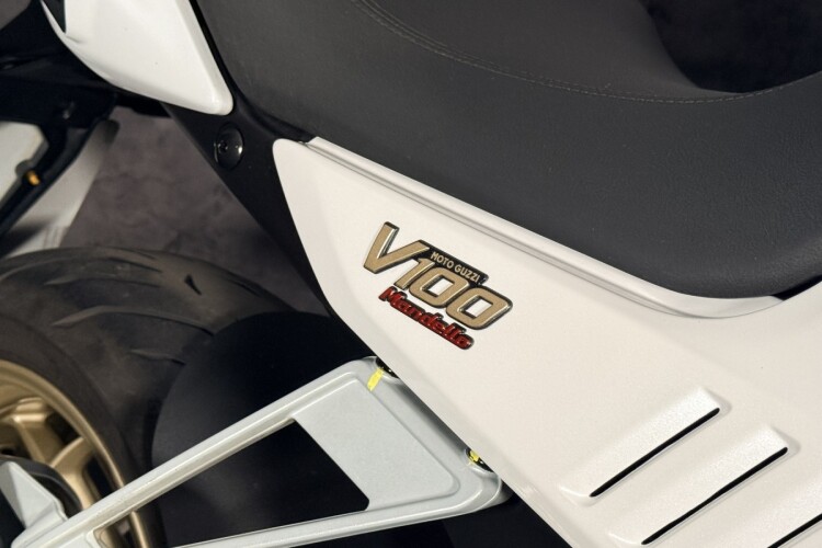2023 MOTO GUZZI V100 MANDELLO, White - photo 9