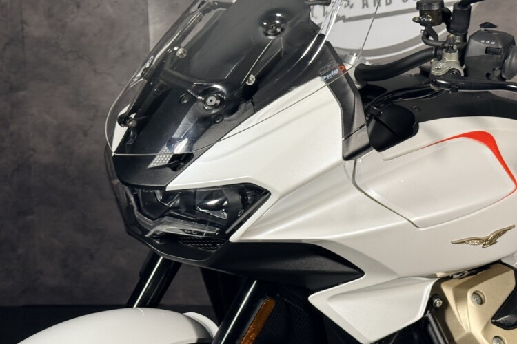 2023 MOTO GUZZI V100 MANDELLO, White - photo 14