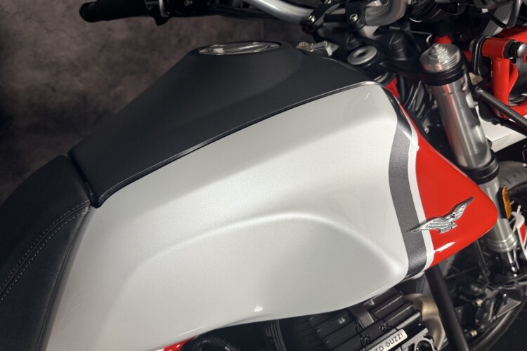2020 MOTO GUZZI V85, Red - photo 3