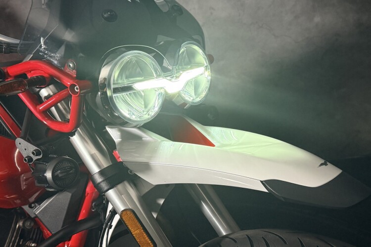 2020 MOTO GUZZI V85, Red - photo 5
