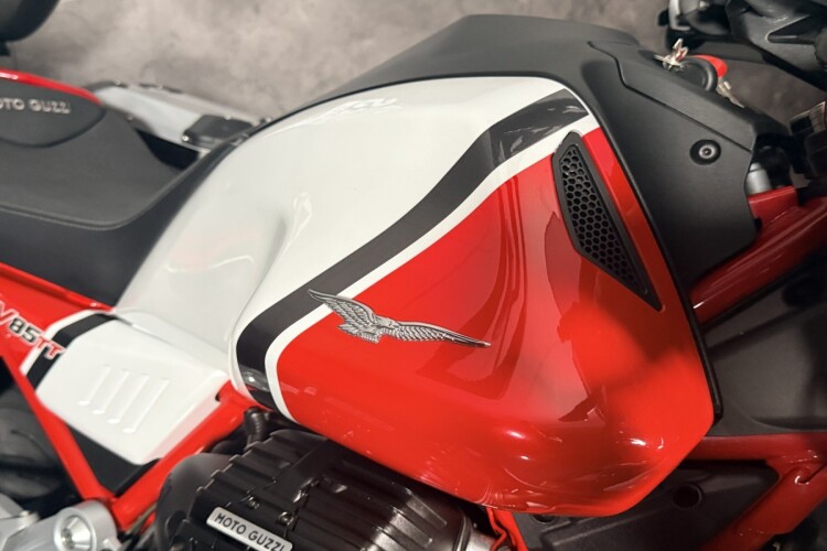 2020 MOTO GUZZI V85, Red - photo 8