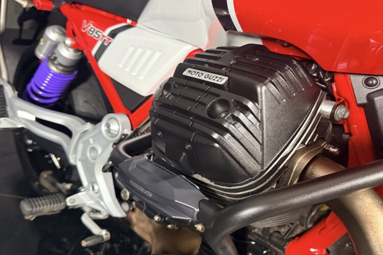 2020 MOTO GUZZI V85, Red - photo 9