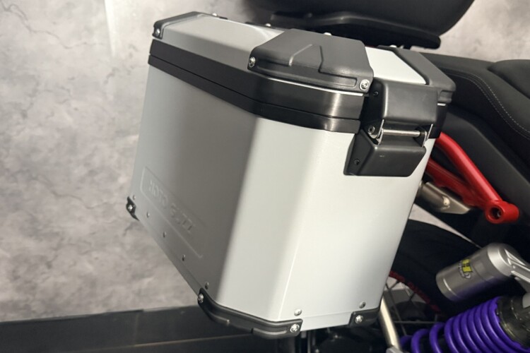 2020 MOTO GUZZI V85, Red - photo 10