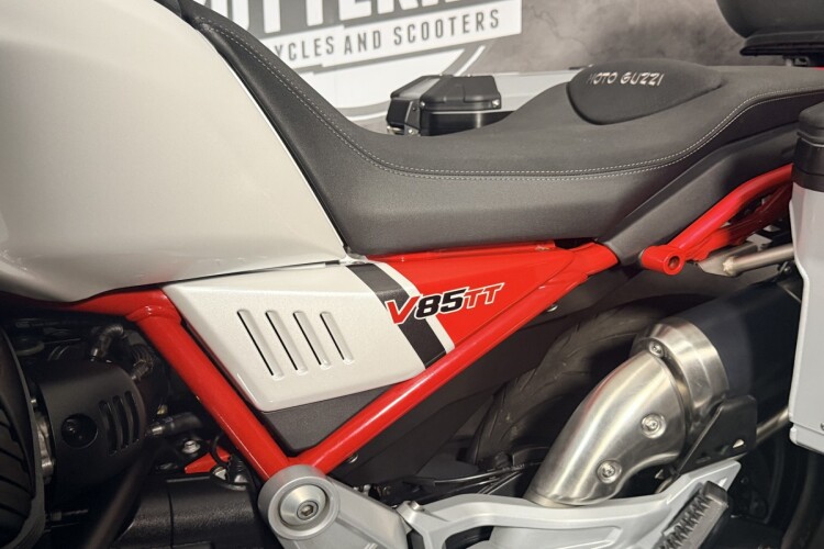 2020 MOTO GUZZI V85, Red - photo 14
