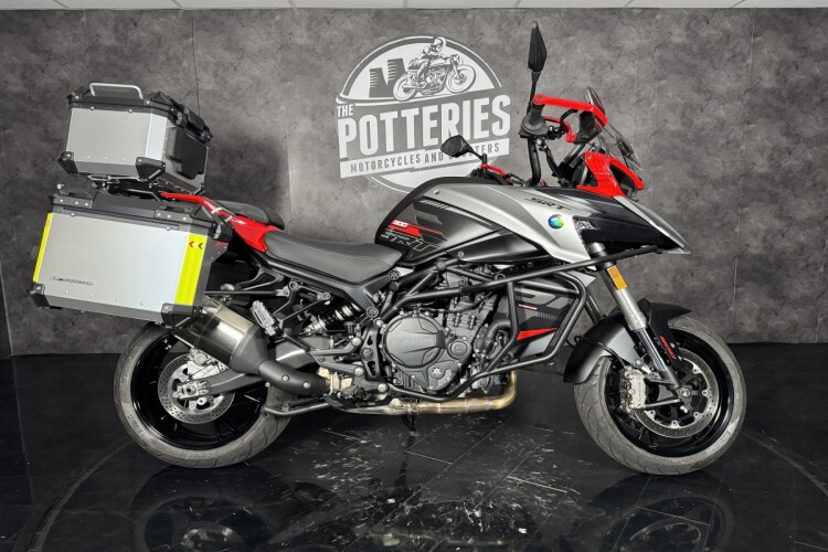 2026 QJMOTOR SRT 900 S, Red And Silver - photo 2