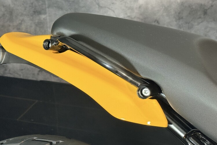 2025 ROYAL ENFIELD GUERRILLA 450, Black And Yellow - photo 5