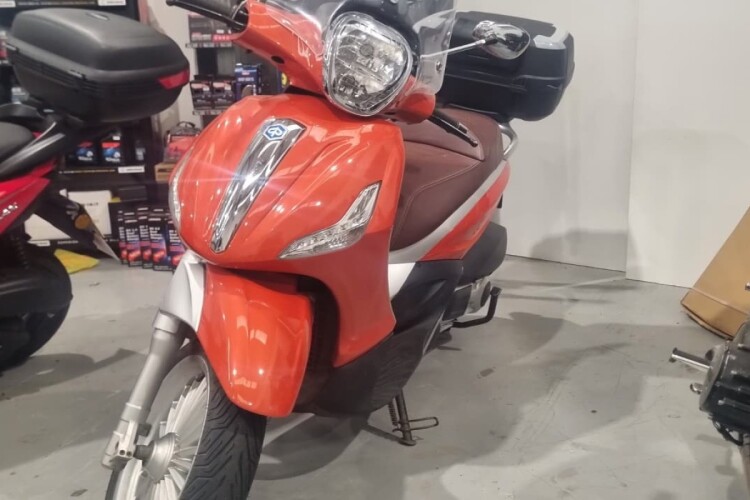 2013 PIAGGIO BEVERLY 300, Bronze - photo 4