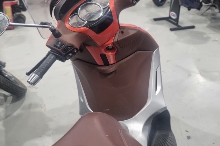 2013 PIAGGIO BEVERLY 300, Bronze - photo 8