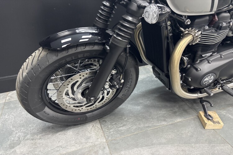 2024 TRIUMPH BOBBER, Black And Grey - photo 10