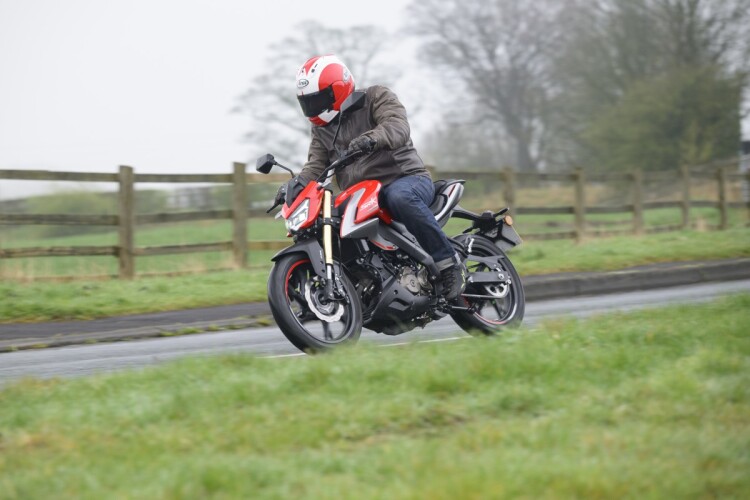 2026 QJMOTOR SRK 125 S, White Silver - photo 19
