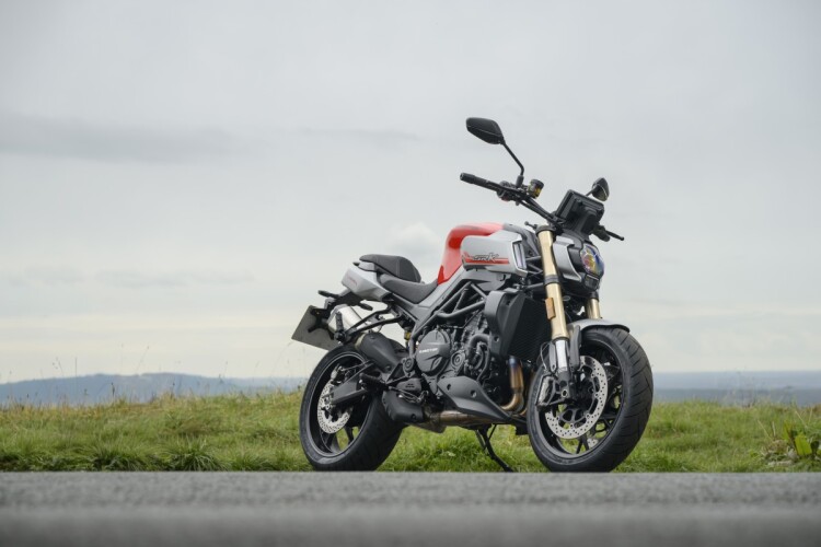 QJMOTOR SRK 900