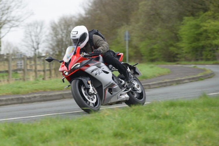 2026 QJMOTOR SRK 921 RR, White - photo 11