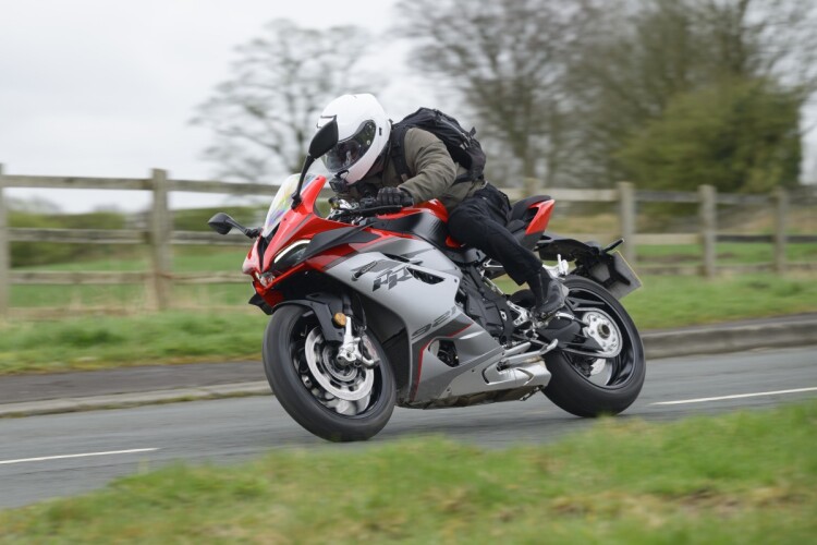 2026 QJMOTOR SRK 921 RR, White - photo 12