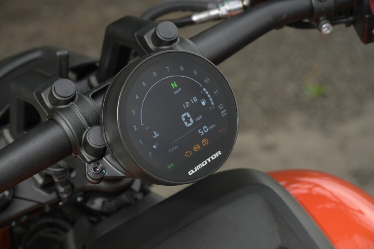 QJMOTOR SRV 600 V