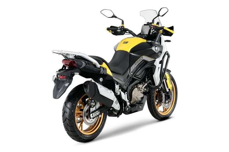 2026 QJMOTOR SVT 650, Black/Yellow - photo 7