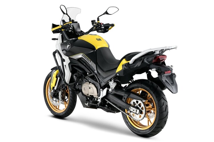 2026 QJMOTOR SVT 650, Black/Yellow - photo 9