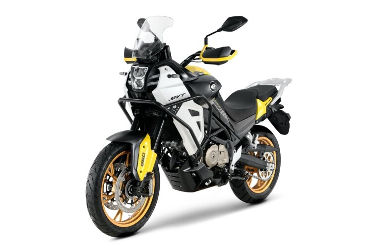 2026 QJMOTOR SVT 650, Black/Yellow - photo 11