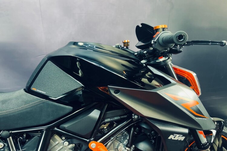 2018 KTM 1290 SUPER DUKE R, Black - photo 10