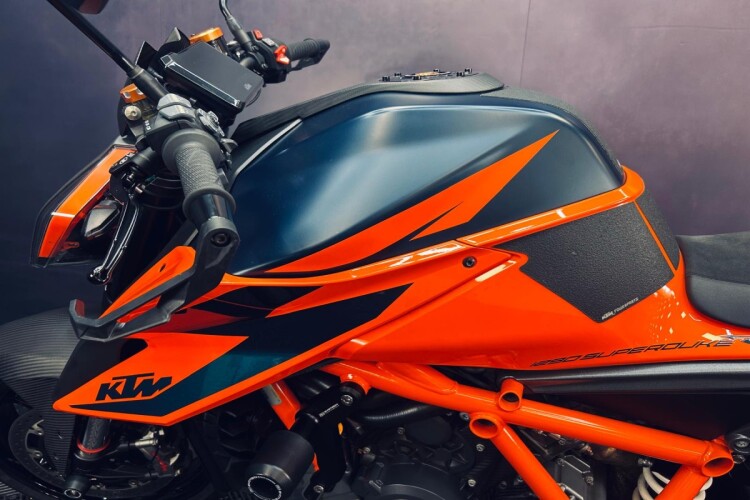 2020 KTM 1290 SUPER DUKE R, Orange - photo 6