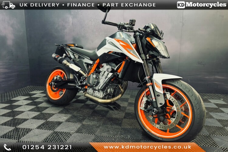 2021 KTM 890 DUKE, White