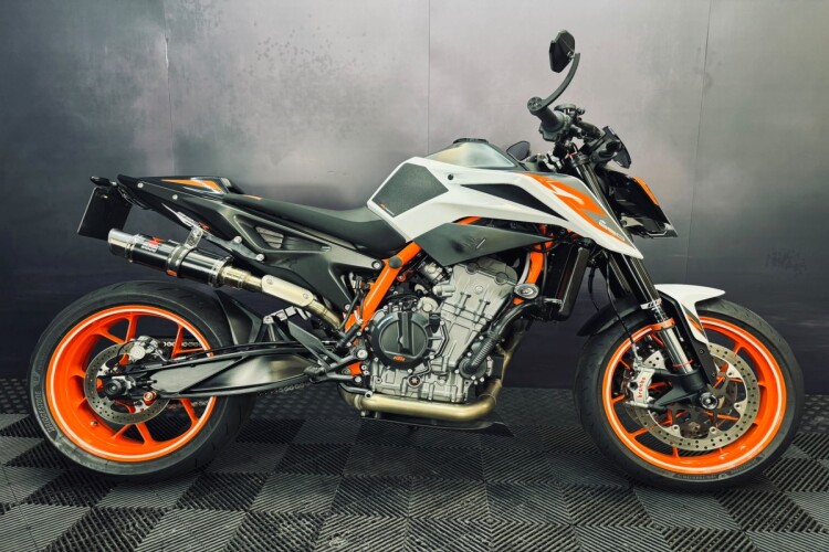 2021 KTM 890 DUKE, White - photo 2