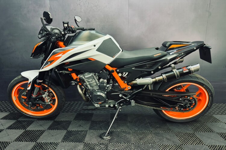 2021 KTM 890 DUKE, White - photo 3