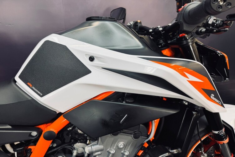 2021 KTM 890 DUKE, White - photo 6