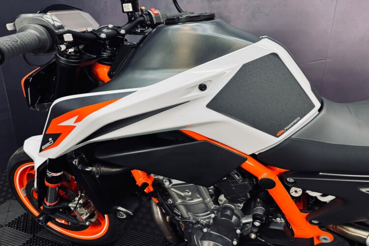 2021 KTM 890 DUKE, White - photo 9