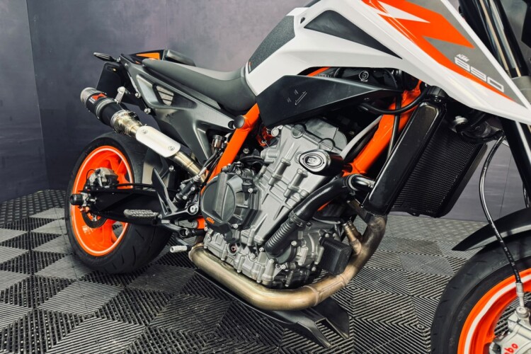 2021 KTM 890 DUKE, White - photo 10