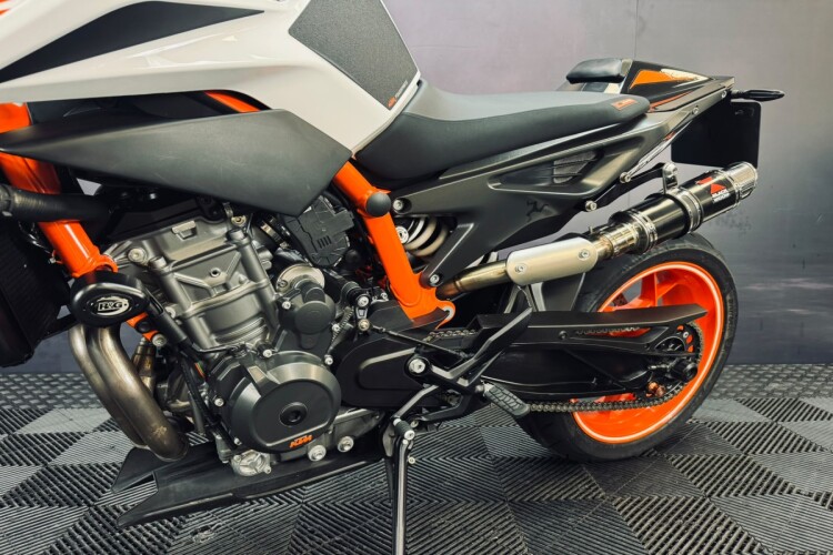 2021 KTM 890 DUKE, White - photo 11