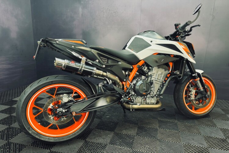 2021 KTM 890 DUKE, White - photo 12