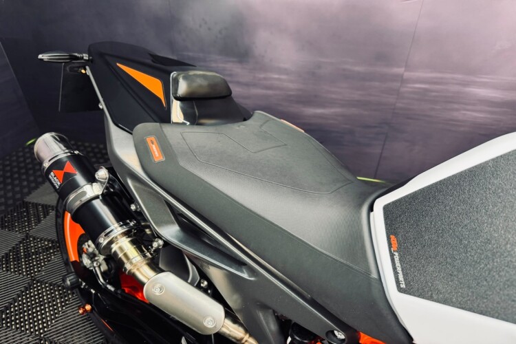 2021 KTM 890 DUKE, White - photo 13