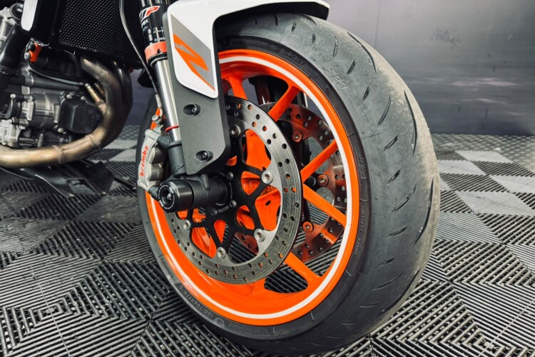 2021 KTM 890 DUKE, White - photo 15