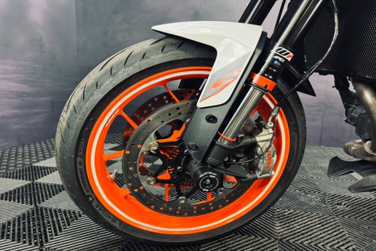 2021 KTM 890 DUKE, White - photo 16