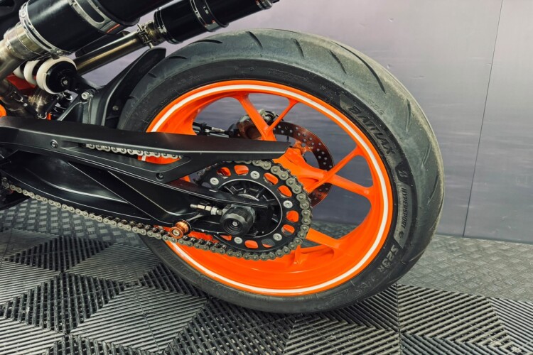 2021 KTM 890 DUKE, White - photo 17