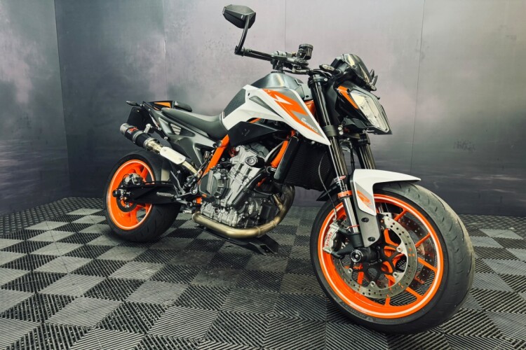 2021 KTM 890 DUKE, White - photo 19