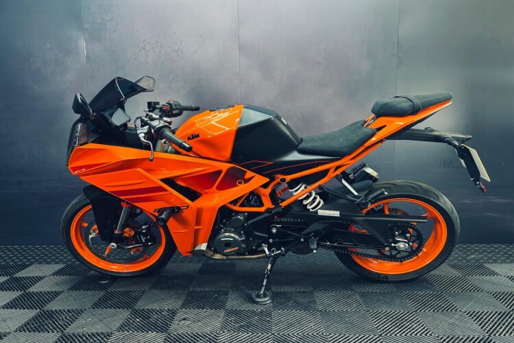 2024 KTM RC 390, Orange - photo 4