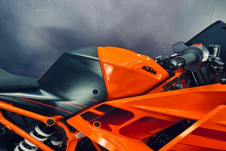 2024 KTM RC 390, Orange - photo 10