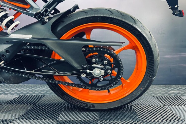 2024 KTM RC 390, Orange - photo 18