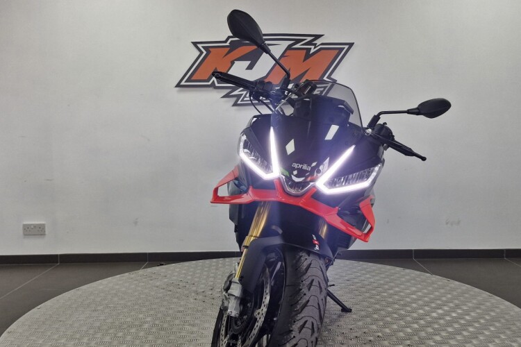 APRILIA TUONO 1100 V4