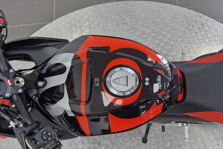 APRILIA TUONO 1100 V4