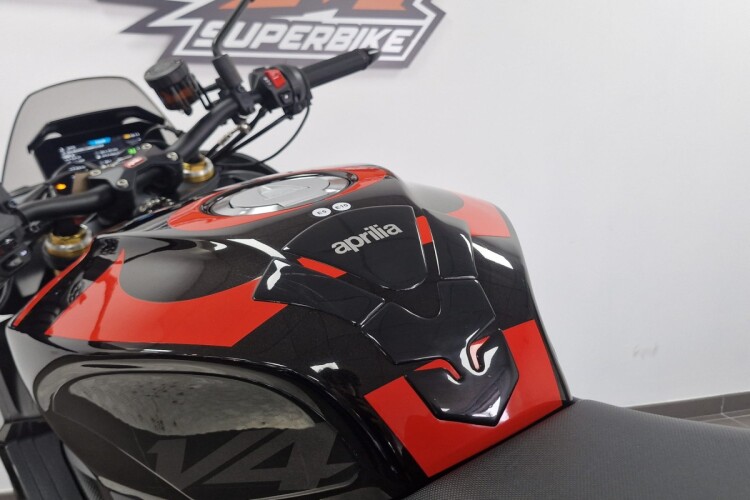 APRILIA TUONO 1100 V4
